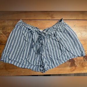 American Eagle Outfitters shorts. Size medium. Blue and white